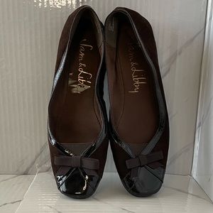 Sam & Libby Women’s Size 10 Dark Brown Flats With Vinyl Trim. Gently Used!